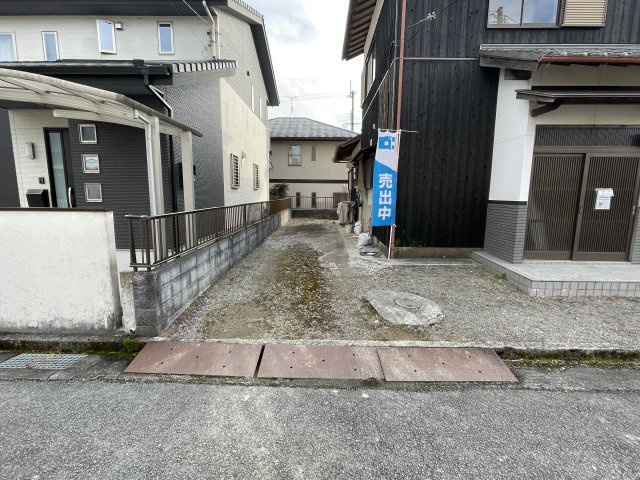 丹波篠山市東岡屋の中古一戸建の駐車場