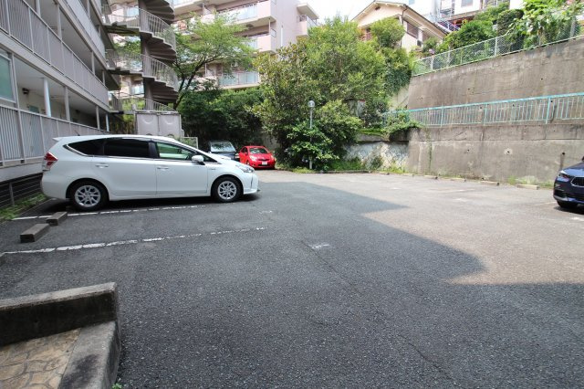 サムティ南多聞台の駐車場