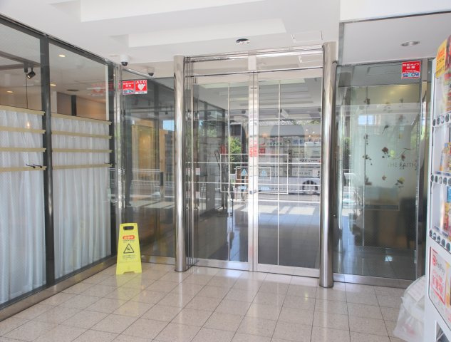 サンローゼビルのエントランス