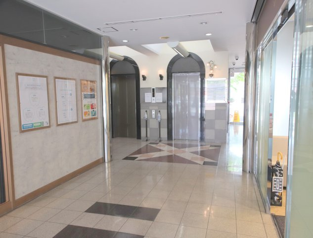 サンローゼビルのロビー