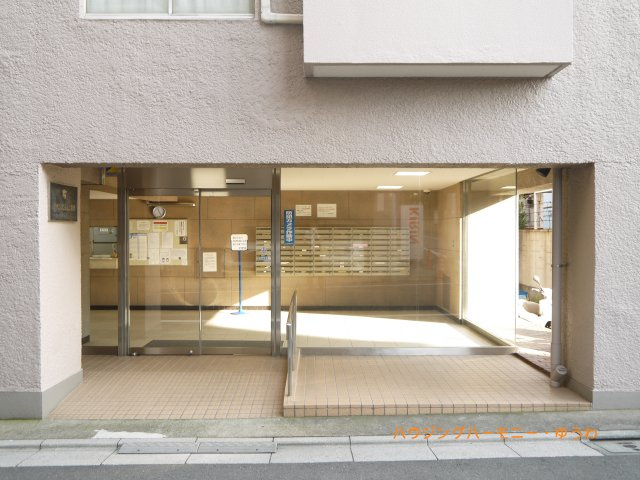 【エントランス】 | チサンマンション板橋 | 清廉とされたエントランスになっています。