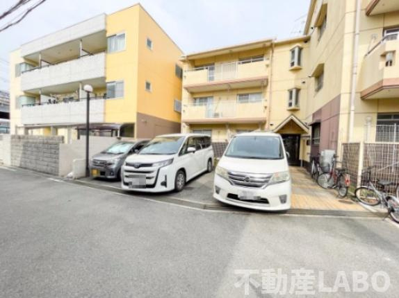 プレアール南亀井Ⅱの駐車場