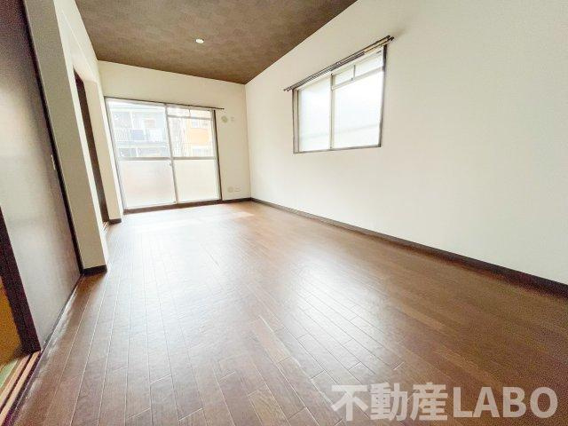 プレアール南亀井Ⅱの居間・リビング