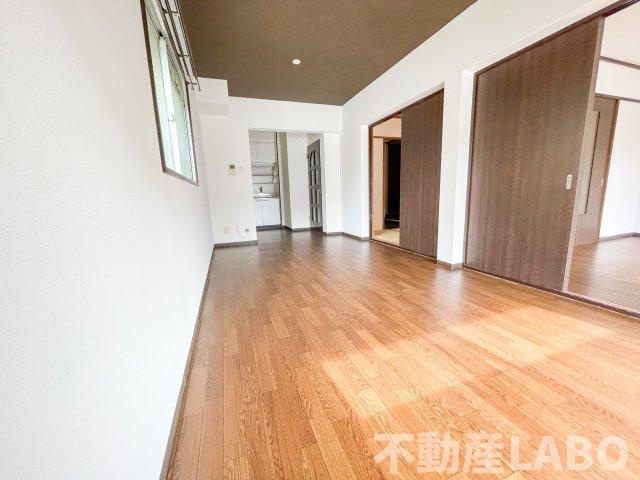 プレアール南亀井Ⅱの洋室