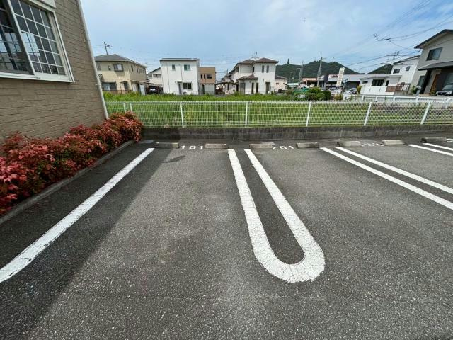 グランデ・カーサⅡの駐車場