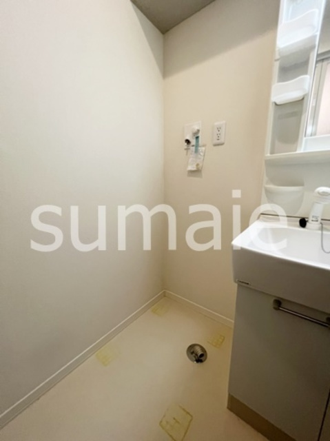 ル・クリザンテムの洗面所|洗濯機置場。