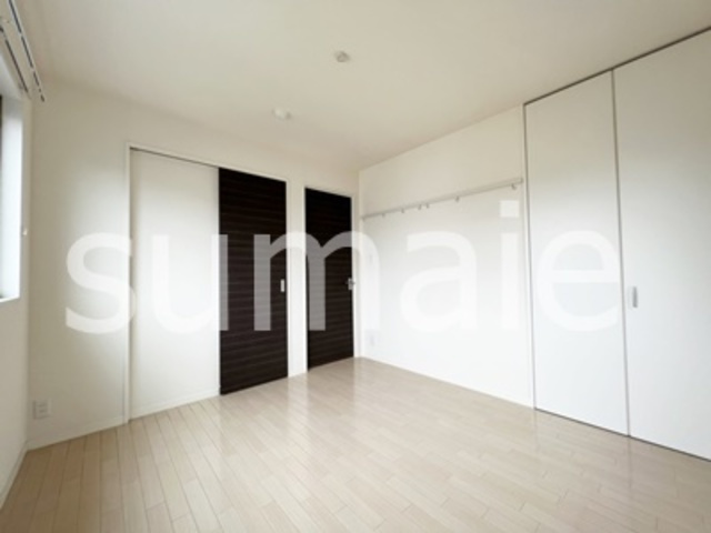 ル・クリザンテムの居間・リビング|収納たっぷり寝室！