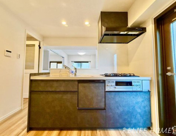 サンマンション青葉ガーデンのキッチン|家族のコミュニケーションが生まれそうなキッチンですね♪