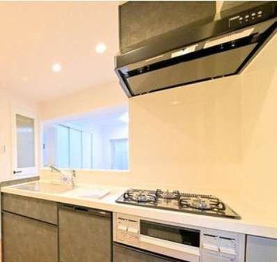 サンマンション青葉ガーデンのキッチン|使い勝手のよい洗練されたシステムキッチンです。