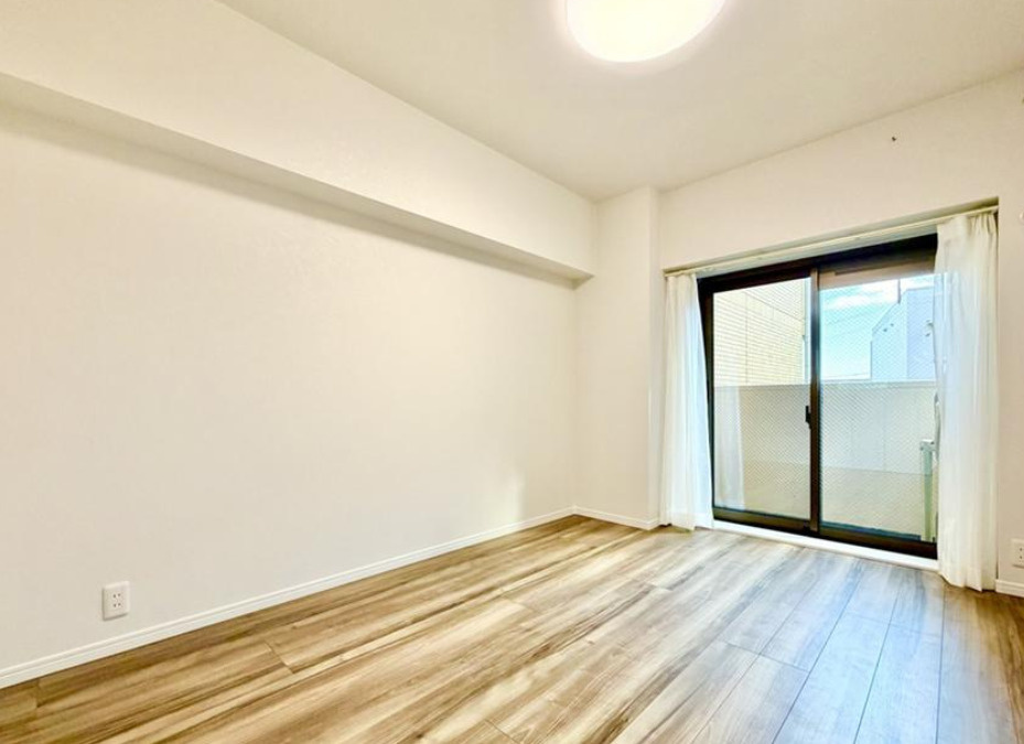 サンマンション青葉ガーデンの洋室|家族一人ひとりの大切なプライベート空間は癒しの時間ですね。