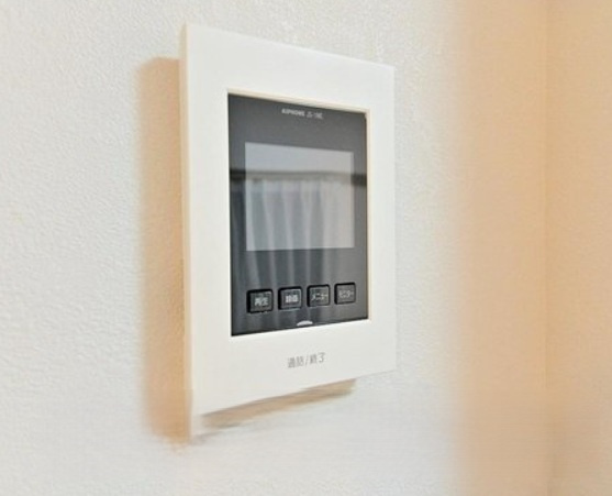 サンマンション青葉ガーデンの防犯設備|TVモニター付きインターホンは安心の設備ですね！