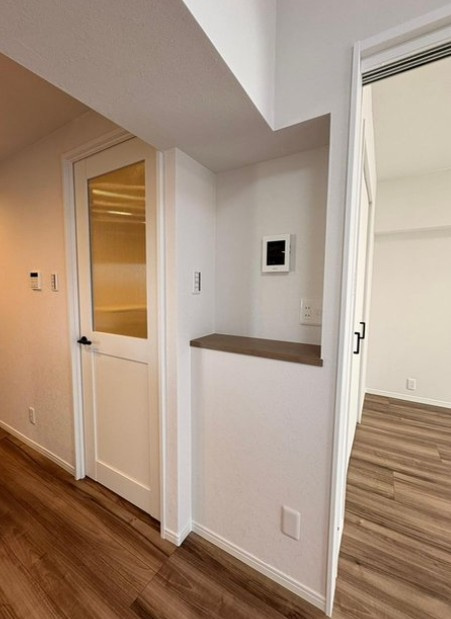 サンマンション青葉ガーデンのその他|収納がお部屋の入口にありお花など飾ることができますね。