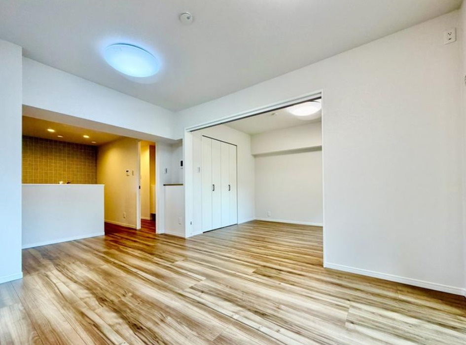 サンマンション青葉ガーデンの居間・リビング|ゆったりとくつろげる上質なリビングダイニングは、あなたの暮らしを豊かにしてくれますね。