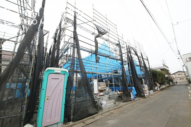 【外観】 | 青く澄み渡った綺麗な空と、陽の光をたっぷりと受ける、そんな新築住宅で新生活をスタートしてみませんか？見学・ご相談等、ミライズホーム(株)までお気軽にご連絡下さい♪