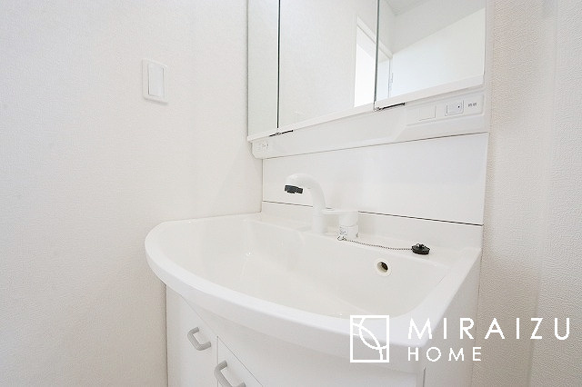 【その他】 | 収納力も自慢です。お洋服がお好きなお客様も多いですよね、衣替えをしなくてもお洋服をしまっておけそうなくらいの広さですね！