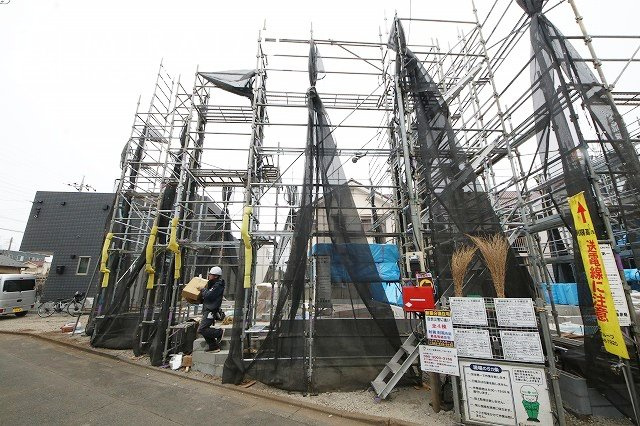 【前面道路含む現地写真】 | 日当たりの良いお家は嬉しいですよね。それぞれ価値観が分かれる箇所です、実際に内覧して日当たりの心地よさをご体感下さいね♪