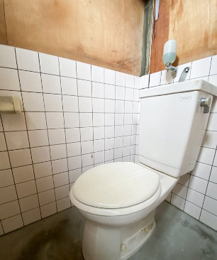 草津市野村１丁目の店舗事務所のトイレ