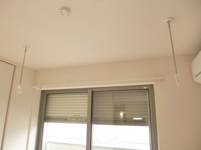 Sakuras　鵜の木の設備|防犯シャッター、室内物干しフック