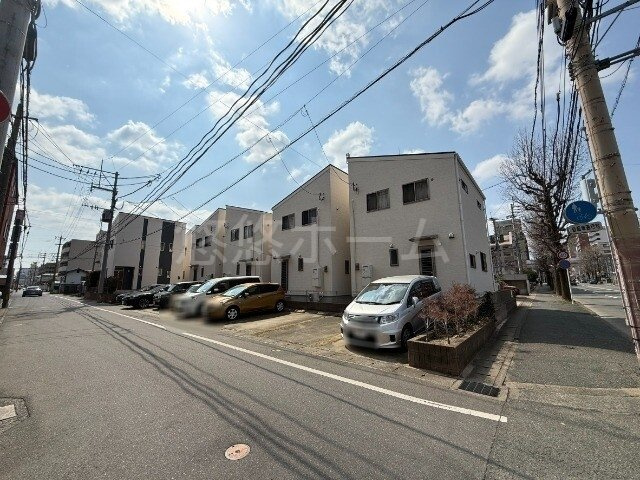 福岡市博多区東雲町２丁目のアパートの駐車場