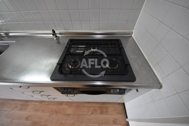 梅田プレミアムコートのキッチン|梅田プレミアムコート　３口ガスコンロ