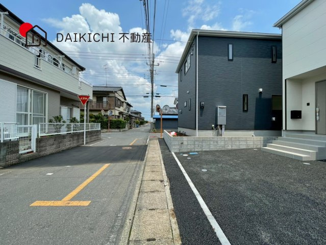 【前面道路含む現地写真】 | 加須市南町第3　CRADLE GARDEN　新築戸建　全3棟　2号棟