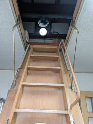 【収納】 | ■110万円値下げしました ■茨木市山手台四丁目 テラスハウス  | ■南向きの明るい洋室です。小屋裏収納庫付き。出窓があります。