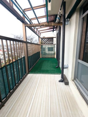 【バルコニー】 | ■110万円値下げしました ■茨木市山手台四丁目 テラスハウス  | ■南向きのバルコニーは眺望・陽当たり良好です。