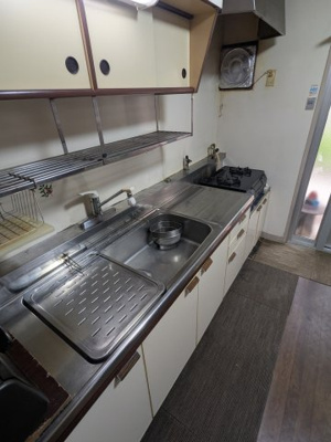 【キッチン】 | ■新規専任物件 ■茨木市山手台四丁目 テラスハウス  | ■キッチンには勝手口があります