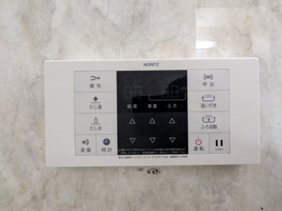 【浴室】 | ■110万円値下げしました ■茨木市山手台四丁目 テラスハウス  | ■ユニットバスになっています。窓がありますので通気も良好です。