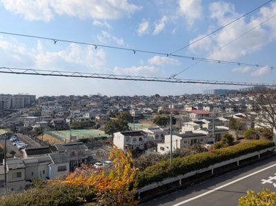 【展望】 | ■110万円値下げしました ■茨木市山手台四丁目 テラスハウス  | ■陽当たり・通風・眺望良好なロケーションです　■端家です
■広い南庭でガーデニングができます