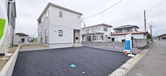 新築戸建・新築建売　南相馬市鹿島区西町第4　鹿島小・鹿島中の外観|前面道路は幅員が6ｍあるので駐車もしやすいです！総合病院まで徒歩6分で安心！
