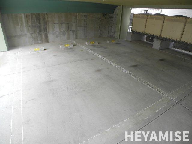 ペティオン富士見の駐車場