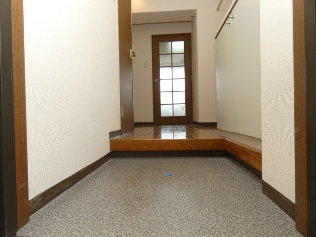 Sキューブほんまちの玄関