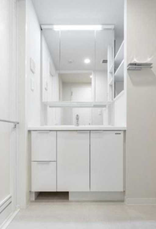 ユーレジデンス目黒東山　フリーレント1ヵ月　築浅　礼金0の洗面所