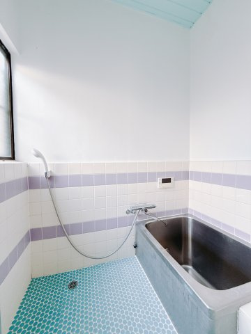 【中古戸建】前橋市青柳町1期の浴室|■浴室｜デザイン性に優れた浴室♪1日の疲れを癒す、ゆったりとしたバスタイムをぜひお過ごしください(*＾＾*)大きな窓付きで嬉しい♪