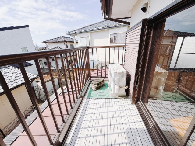 【中古戸建】前橋市青柳町1期のバルコニー|■バルコニー｜あたたかな陽のひかりを浴びることのできるバルコニー。お洗濯物やお布団を干せば、家族みんなが気持ちよく暮らすことができます(*^^*)