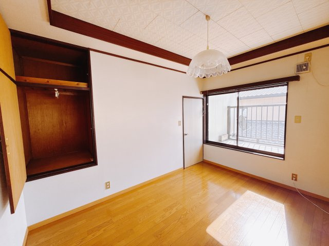 【中古戸建】前橋市青柳町1期の洋室|■2階洋室｜ナチュラルカラーの床です。模様替えなどとても楽しく工夫できます♪陽当たり、風通しもとても良いので毎日快適な生活スタートです！子供部屋にも良いですね♪