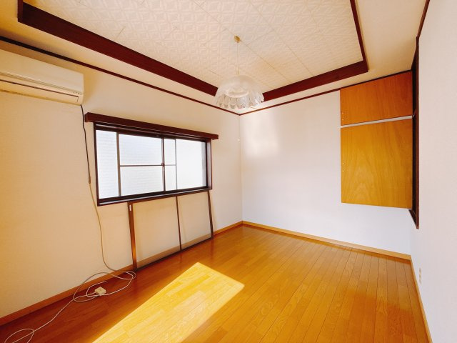 【中古戸建】前橋市青柳町1期の洋室|■2階洋室｜階洋室には大きな窓をご用意しています。日中はあたたかな日差し差し込み自分時間も充実できますね＾＾