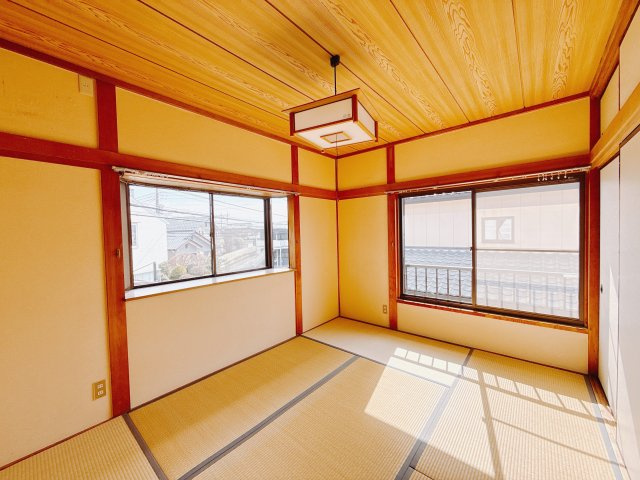 【中古戸建】前橋市青柳町1期の和室|■2階和室｜2面採光の和室になっていますので、日当たりも良くぽかぽか陽光が差し込みます！