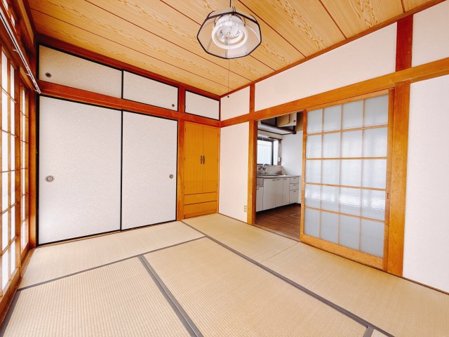 【中古戸建】前橋市青柳町1期の和室|■1階和室｜和室でしか味わえない畳ならではの香りや素材で和のやすらぎを感じてください♪休日はお子様とお昼寝するのにも最適です！