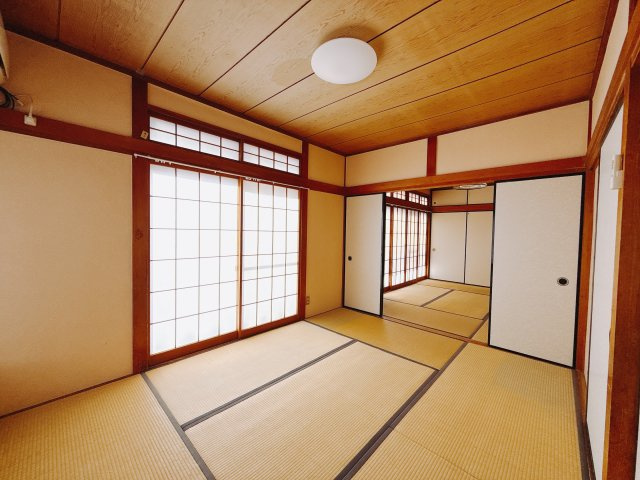 【中古戸建】前橋市青柳町1期の和室|■1階和室｜和室を書斎にしたり、冬にはコタツを敷いて家族みんなで年越しをするのもいいですね。家族みんなのお気に入りの空間になります♪