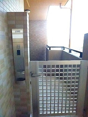 【その他】 | サーパス県立劇場前 | 玄関ポーチ※前回募集時の写真２０２３年６月撮影