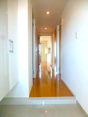 【玄関】 | サーパス県立劇場前 | 下駄箱※前回募集時の写真２０２３年６月撮影