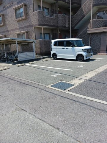 レオ・グランド山ノ神の駐車場