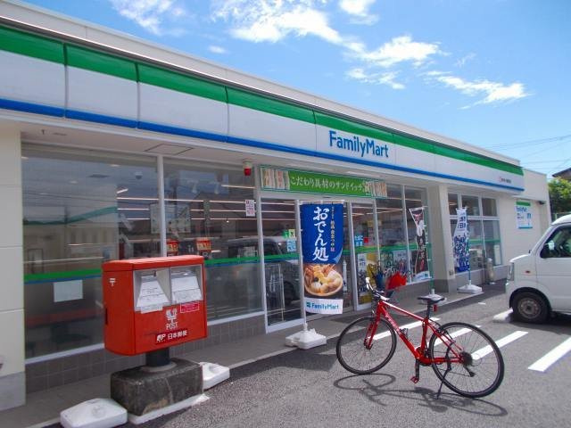 メゾン　ド　コリ－ヌの周辺|ファミリーマート濟々黌前店まで800m