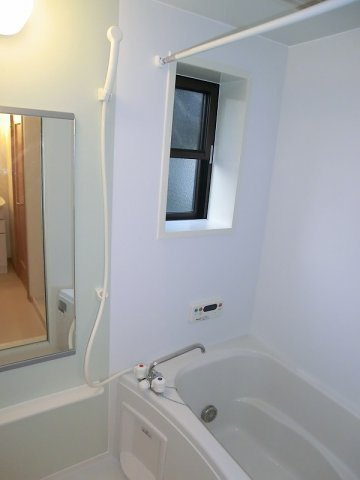 メゾン　ド　コリ－ヌの浴室