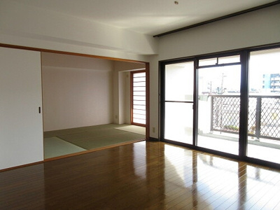 【居間・リビング】 | シティライフ県立大通り | リビングダイニング※前回募集時の写真２０２３年１１月