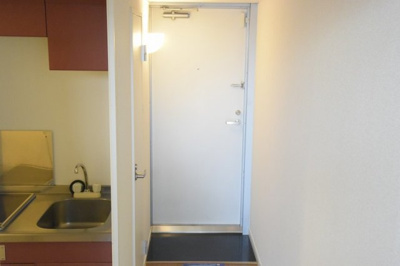 【玄関】 | レオパレス新原 | 設備・仕様は号室により異なる為、現況を優先致します。