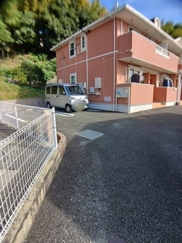 メゾン・ド・クールの駐車場