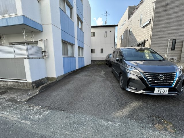 ＬＩＸＩＳ県立劇場前の駐車場